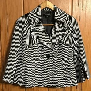 Nine West size 4 cropped jacket black and white